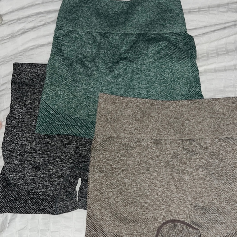 BUTT LIFTING GYM SHORTS